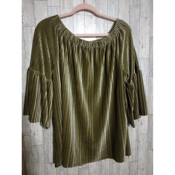Roaman's Tops - Roaman’s Velvet Top Bell Sleeves Green Holiday Party Size 18/20